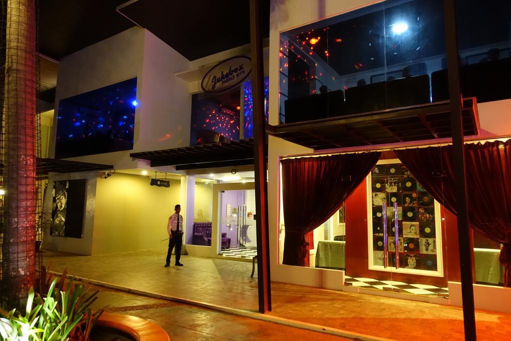 One Manalo Place Пуэрто-Принцеса Экстерьер фото