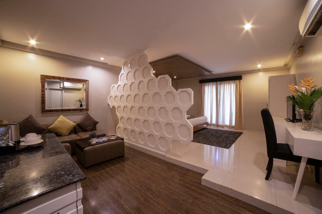 One Manalo Place Пуэрто-Принцеса Экстерьер фото
